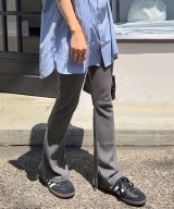 チャコールグレー