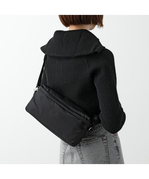 セール 5%OFF】MM6 ボディバッグ SB5WG0023 P6416 ナイロン ロゴ セール 5%OFF】MM6 ボディバッグ SB5WG0023 P6416 ナイロン ロゴ