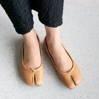 I NEED MORE SHOES/アイニードモアシューズ I NEED MORE SHOES TABI TOE FLAT SHOES 【106－1】/507004068