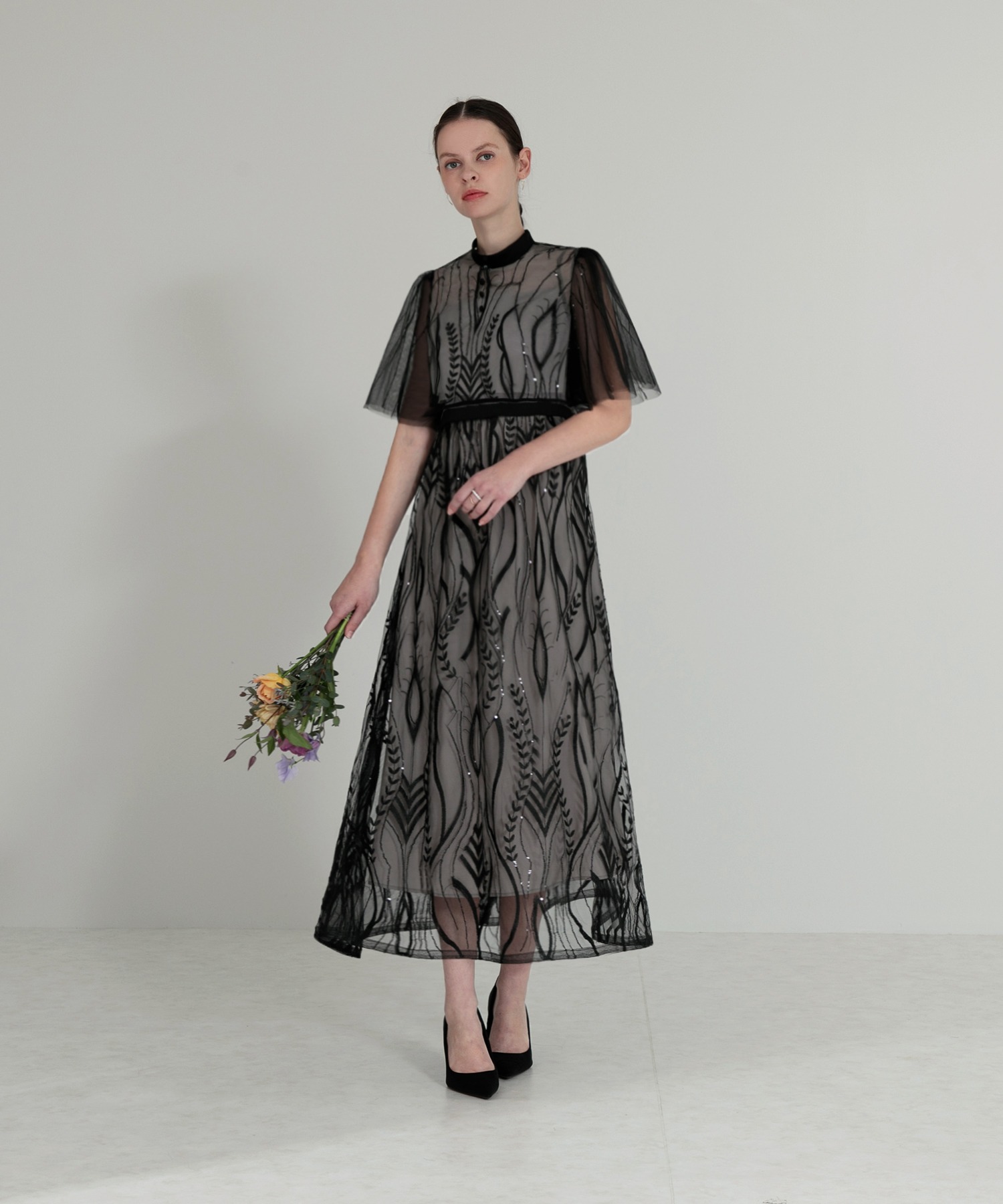 ☆ドイツ発*ZARA*新作*刺繍Vネックスリーブレスワンピ/UL☆ ZARA - 美品 ZARA／ザラ☆ 刺繍入り フレンチスリーブ ロング