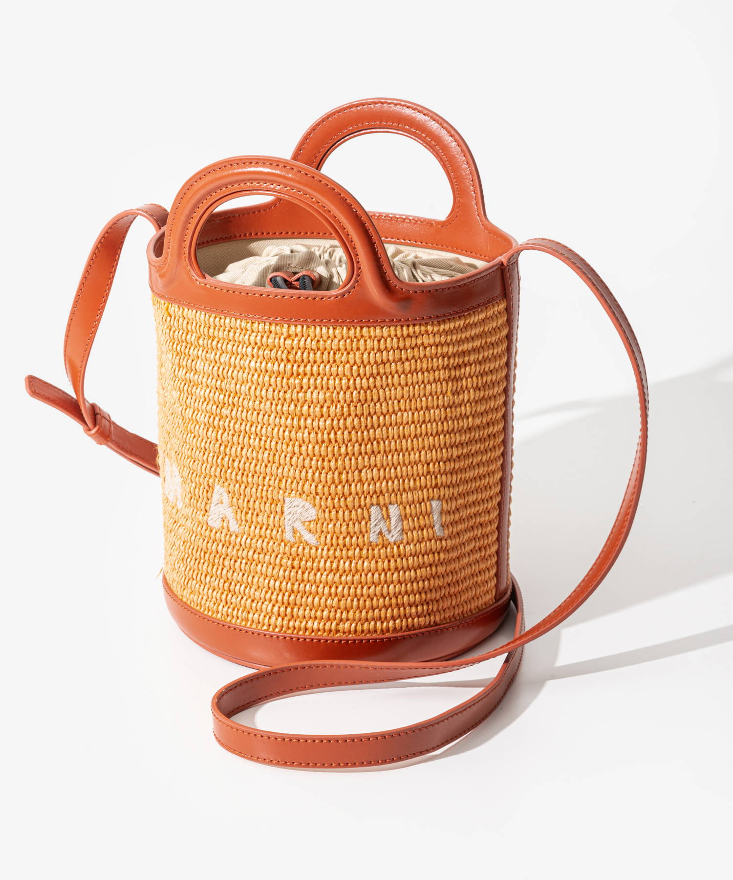 希少！！MARNI かごバッグ 大々的 ローシェンナ ショルダーバッグ