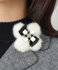 TO BE CHIC/フェイクファーフラワー エポブローチ/506967010