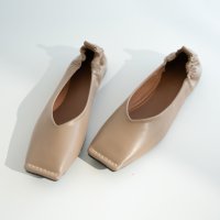 I NEED MORE SHOES/アイニードモアシューズ I NEED MORE SHOES SQUARE TOE V－CUT FLATS 【julia】/507016957