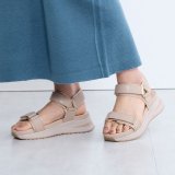 ベージュ