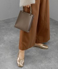 minia/アララ alala 斜めワイドスクエアトゥのVカットフラットパンプス/かかとが踏めるバブーシュ(211902)/507095110