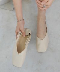 minia/アララ alala 斜めワイドスクエアトゥのVカットフラットパンプス/かかとが踏めるバブーシュ(211902)/507095110