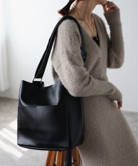 GUSCIO/グッシオ GUSCIO ワイドベルトビッグショルダーバッグ 外ポケット付き/507150597