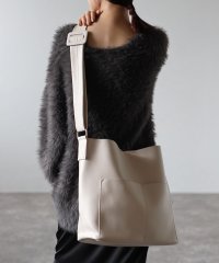 GUSCIO/グッシオ GUSCIO ワイドベルトビッグショルダーバッグ 外ポケット付き/507150597