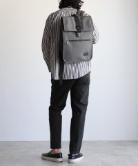 GUSCIO　UOMO/グッシオ ウォーモ GUSCIO UOMO 撥水かぶせバックパック スクエア型 かぶせベルト ビジネスリュック オンオフ兼用 本革付属/507150649