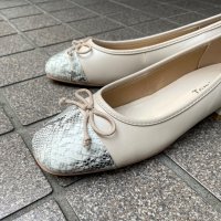 Tomieco/トミエコ Tomieco ソフトなスクエアトゥ リボン付きローヒールパンプス/507161207
