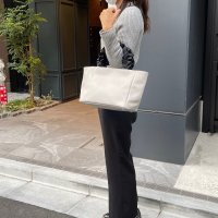 Tomieco/トミエコ Tomieco フリルが可愛いトートバッグ 人気の高いデザインでオンでもオフでもOK/507161552