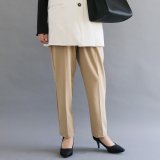 ベージュ