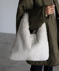 GUSCIO/グッシオ GUSCIO フェイクファー トライアングルトートバッグ/507150589