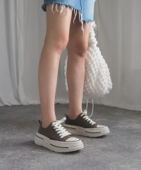 alala/アララ alala キャンバス/メタリック厚底スニーカー ＜ 伸びるシューレース ＞(213265)/507218928