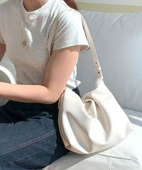 florge/フロージュ florge ふっくらギャザーシルエットのソフトレザーハンドバッグ/507220462