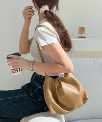 florge/フロージュ florge ふっくらギャザーシルエットのソフトレザーハンドバッグ/507220462