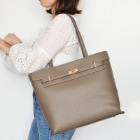 styiro/スタイロ styiro ■TVドラマ着用■ 【A4対応】ベルト金具トートバッグ/506889562
