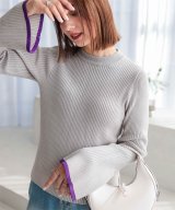 グレー