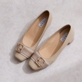 ベージュ