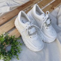 Tomieco/トミエコ Tomieco ビジューバックル付きアイテムに新色WHITEが入荷 厚底レース柄スニーカー/507161639