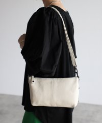 GUSCIO/グッシオ GUSCIO 本革 ミニショルダーバッグ タッセル付き クロスボディ シュリンク/507150630