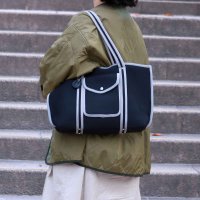 MODELLO WOMEN/モデロ MODELLO 革のチャーム付き ウェットスーツ素材を使用した超軽量トートバッグ DMLB105A/507205697