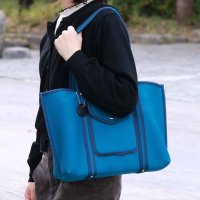 MODELLO WOMEN/モデロ MODELLO 革のチャーム付き ウェットスーツ素材を使用した超軽量トートバッグ DMLB105A/507205697