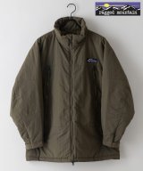 カーキ
