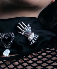IRIS 47/イリスフォーセブン IRIS47 lady hand brooch BO127 BO127 ブローチ アクセサリー プレゼント ギフト/507786745