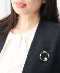 MK MICHEL KLEIN/パール調デザインサークルブローチ/507712090