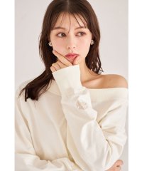 tocco closet/トッコクローゼット tocco closet 袖ワンポイントロゴ刺繍オフショルダースウェット/507829224