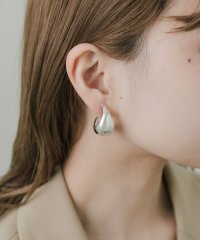 SMELLY/メタルドロップフープイヤリング/507853356