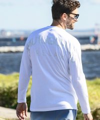 1PIU1UGUALE3 RELAX/ウノ ピゥ ウノ ウグァーレ トレ リラックス 1PIU1UGUALE3 RELAX バックロゴプリント長袖Tシャツ/504775495