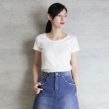オフホワイト