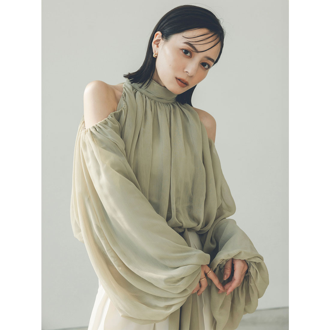 Amiur（エミレ）の「flare ribbon volume blouse / フレアリボン