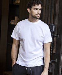 1PIU1UGUALE3 RELAX/ウノ ピゥ ウノ ウグァーレ トレ リラックス 1PIU1UGUALE3 RELAX ヘム刺繍 ワンポイントロゴ 半袖Tシャツ/507918477