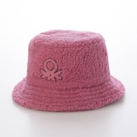 UNITED COLORS OF BENETTON/ユナイテッド カラーズ オブ ベネトン UNITED COLORS OF BENETTON. ロゴパッチつきボアバケットハット/507928120