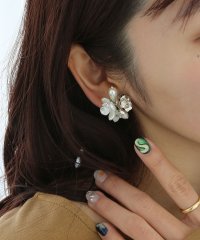 colleca la/コレカラ colleca la ホワイトブーケイヤリング/507932481