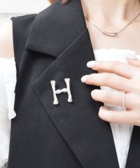 styiro/スタイロ styiro イニシャルメタルブローチ/507934205