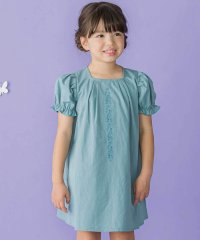 BeBe Petits Pois Vert/フロント刺しゅうタックパフスリーブワンピース(95~150cm)/507975251