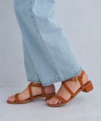 パデッドクロス サンダル（3cmヒール）