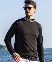 1PIU1UGUALE3 RELAX/ウノ ピゥ ウノ ウグァーレ トレ リラックス 1PIU1UGUALE3 RELAX ネックロゴ 長袖ラッシュガード 長袖Tシャツ (吸水速乾 / UVカット)/508042472