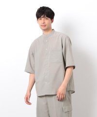 COMME CA ISM MENS/【セットアップ対応】リネンライク ポリエステル バンドカラー ５分袖シャツ/508023735