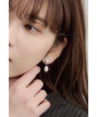 niana/ニアナ niana メタルパールイヤリング ゴールド シルバー 結婚式 二次会 同窓会 成人式 パーティー お呼ばれ オケージョン フォーマル/508070512