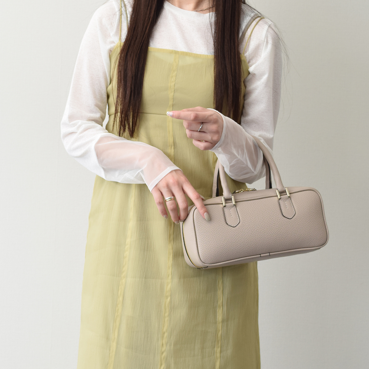 ロリステッラ LORISTELLA シュリンクレザー横長ハンドバッグ ロリステッラ LORISTELLA シュリンクレザー横長ハンドバッグ