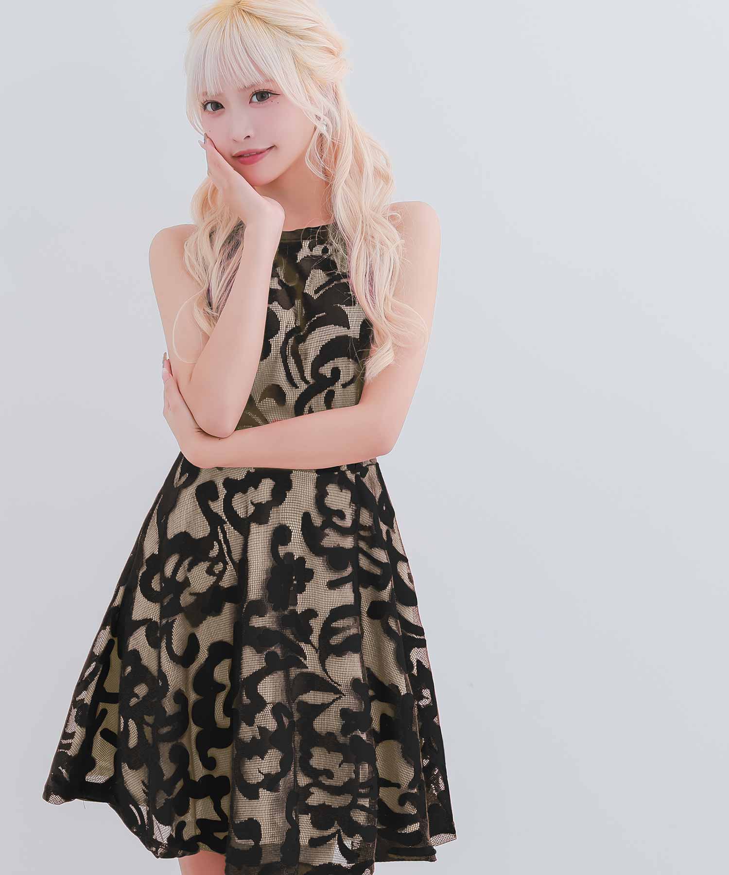 ティカ Tika キャバドレス メッシュレースホルターネックハイ ティカ Tika キャバドレス メッシュレースホルターネックハイ