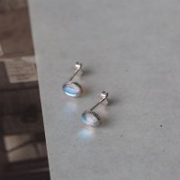 Noelmarket/ノエルマーケット Noelmarket ピアス 金属アレルギー対応 ムーンストーン つけっぱなし 小さめ シンプル 両耳用 レディース アクセサリー/507717950