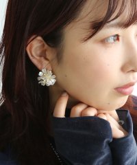 colleca la/コレカラ colleca la フラワーブーケフープピアス/508164111