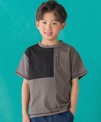 BeBe Petits Pois Vert/【店舗限定】アシメトリー配色ロゴプリント天竺半袖Tシャツ(95~150cm)/508144853