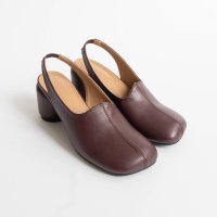 FABBY FABBY./ファビーファビー FABBY FABBY. ラウンドスクエアバックストラップパンプス/507782097
